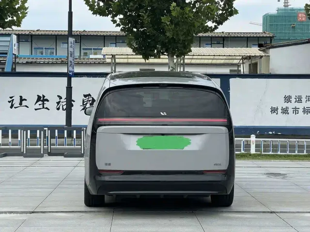Li Auto MEGA — Фото автомобиля 4