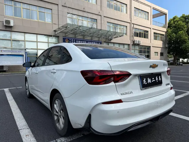 Chevrolet Monza — Фото автомобиля 7