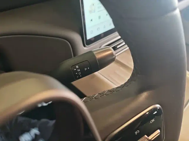 Li Auto MEGA — Фото автомобиля 13