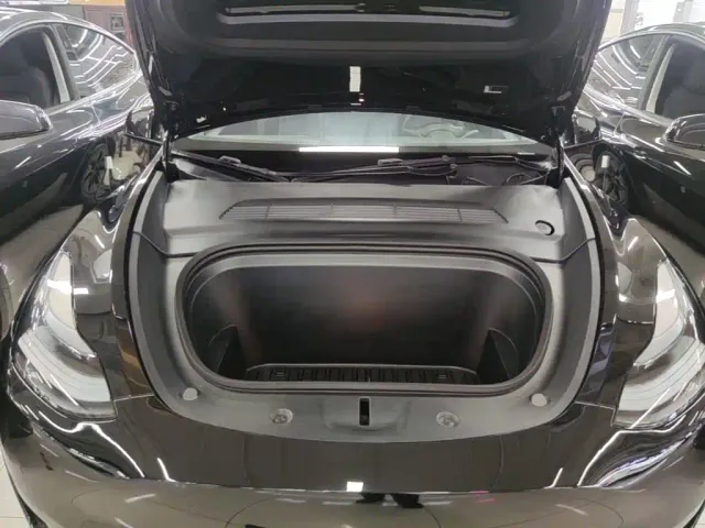 Tesla Model Y — Фото автомобиля 19