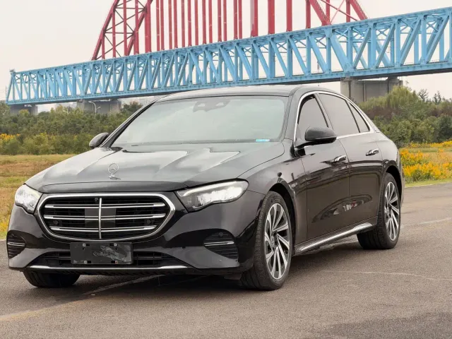 Фотография автомобиля — Mercedes-Benz E-Class