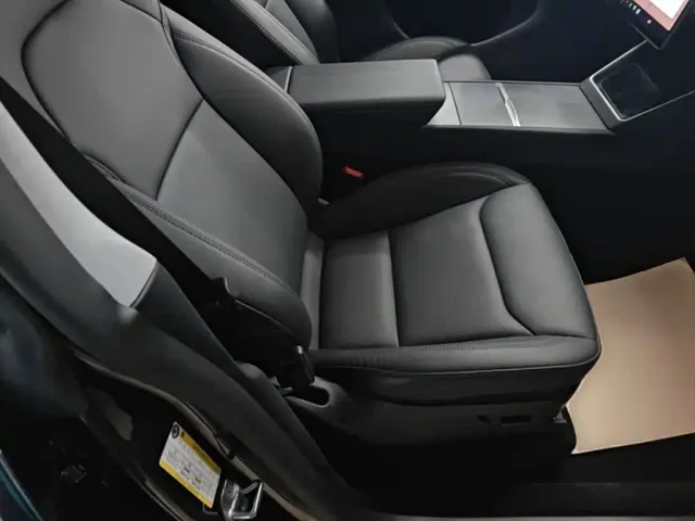 Tesla Model Y — Фото автомобиля 24