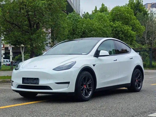 Фотография автомобиля — Tesla Model Y