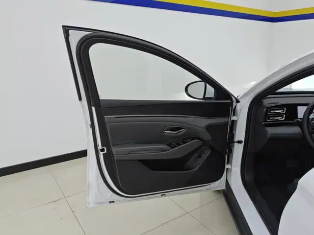 BYD Qin L — Фото автомобиля 7