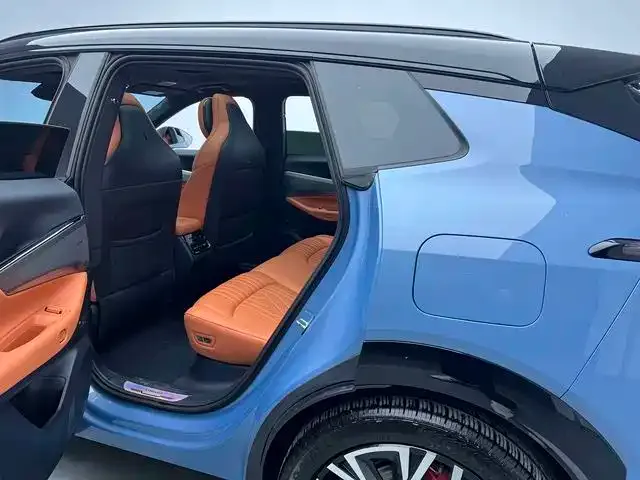 Lynk & Co 08 EM-P — Фото автомобиля 3