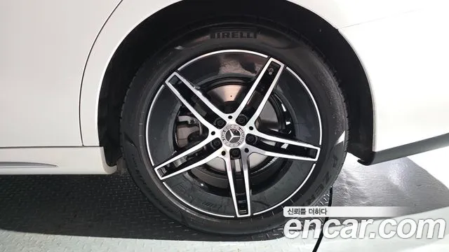 Mercedes-Benz E-Class — Фото автомобиля 21