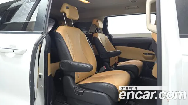Kia Carnival Generation 4 — Фото автомобиля 11