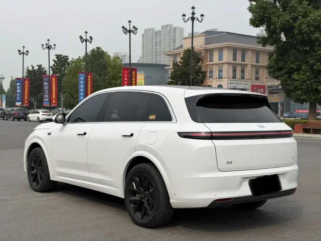 Li Auto L7 — Фото автомобиля 13
