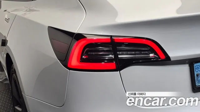 Tesla Model 3 — Фото автомобиля 22