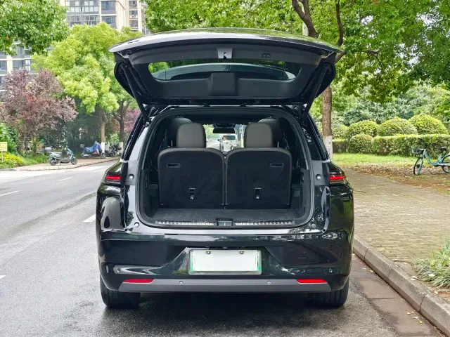 Li Auto L8 — Фото автомобиля 15