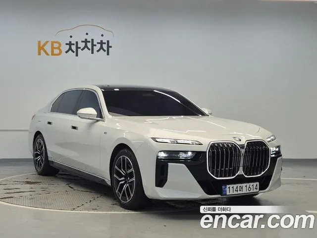 BMW 7-Series 7 серия (G70) 740i xDrive M Sport — Фото автомобиля 4