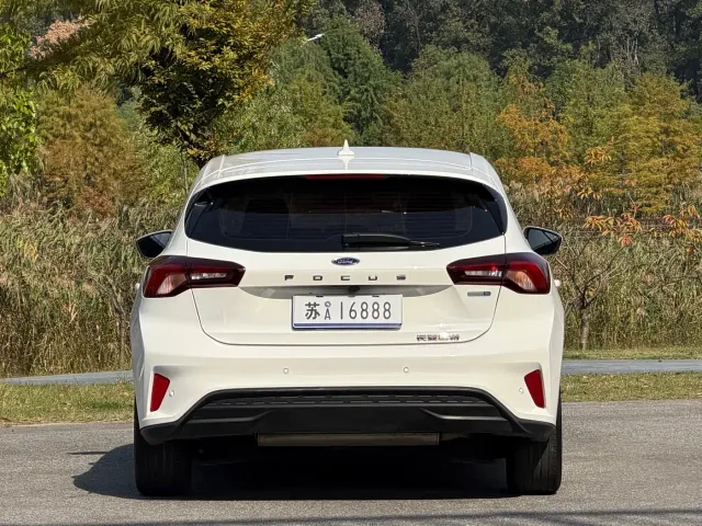 Ford Focus — Фото автомобиля 7