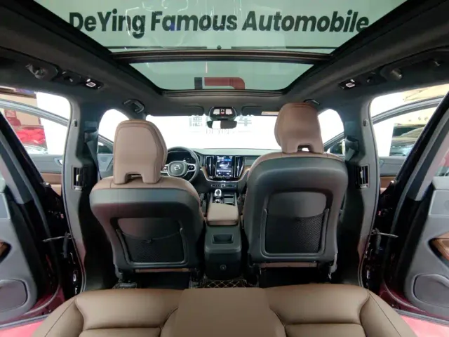 Volvo XC60 — Фото автомобиля 18