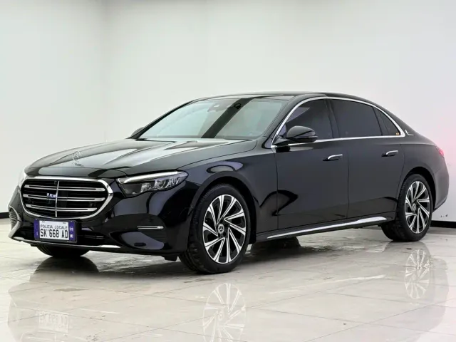 Фотография автомобиля — Mercedes-Benz E-Class