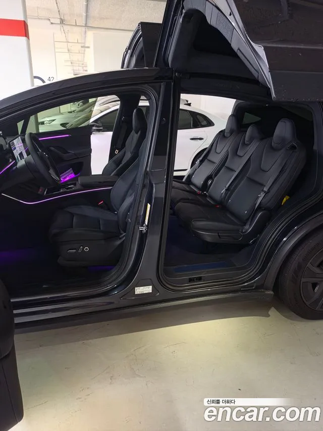 Tesla Model X — Фото автомобиля 6