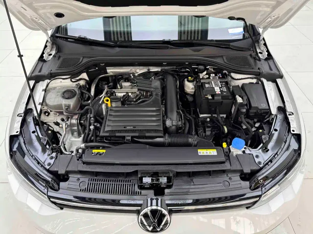 Volkswagen Golf — Фото автомобиля 10