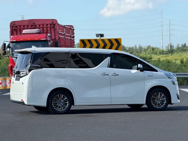 Toyota Vellfire — Фото автомобиля 9