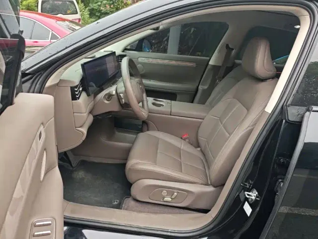 IM Motors LS6 — Фото автомобиля 14
