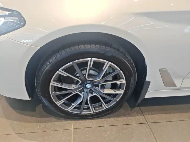 BMW 5 Series — Фото автомобиля 22