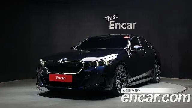 Фотография автомобиля — BMW i5 G60