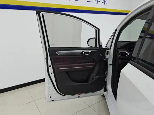 GAC Trumpchi M6 — Фото автомобиля 7
