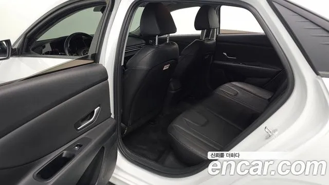 Hyundai AVANTE Avante (CN7) — Фото автомобиля 12