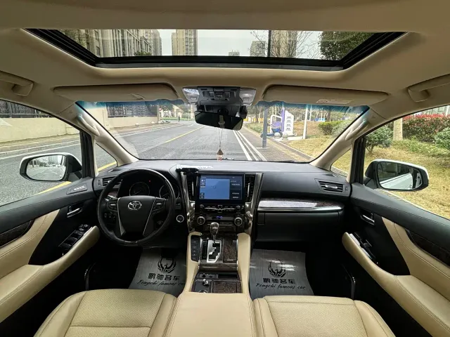Toyota Alphard — Фото автомобиля 5