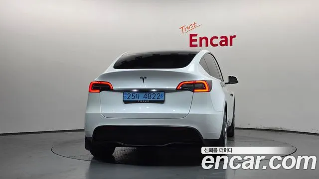 Tesla Model Y — Фото автомобиля 4