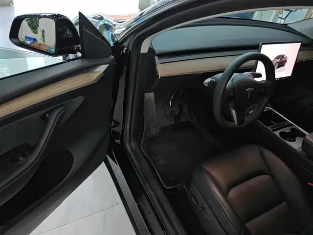 Tesla Model Y — Фото автомобиля 15