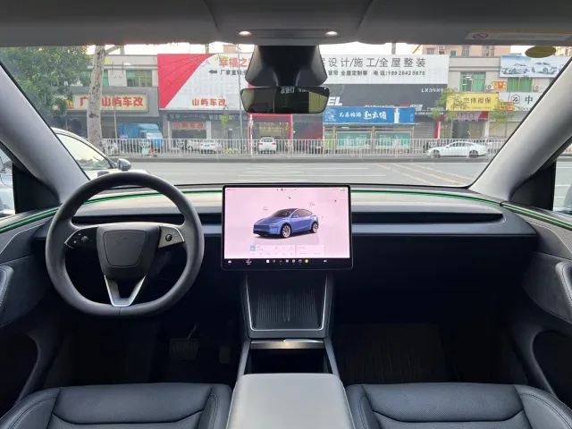 Tesla Model Y — Фото автомобиля 23