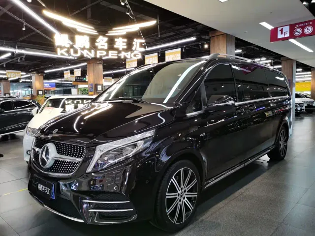 Фотография автомобиля — Mercedes-Benz V-Class