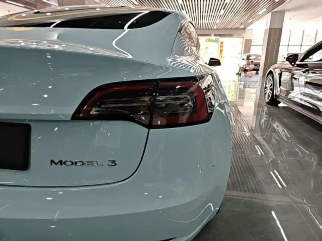 Tesla Model 3 — Фото автомобиля 7