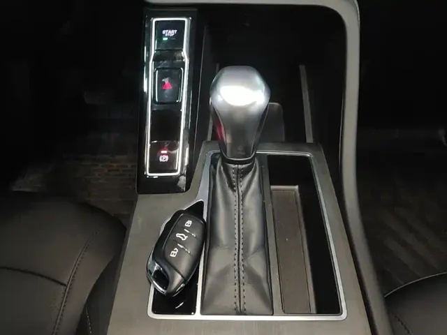 Roewe i5 — Фото автомобиля 13