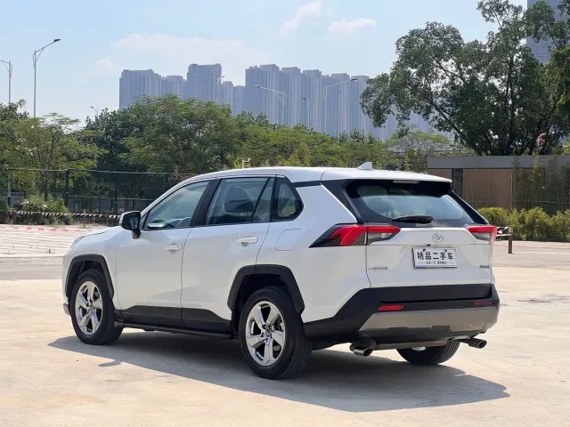 Toyota RAV4 — Фото автомобиля 4