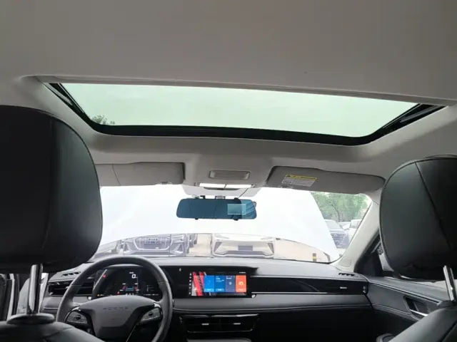 Roewe i5 — Фото автомобиля 17