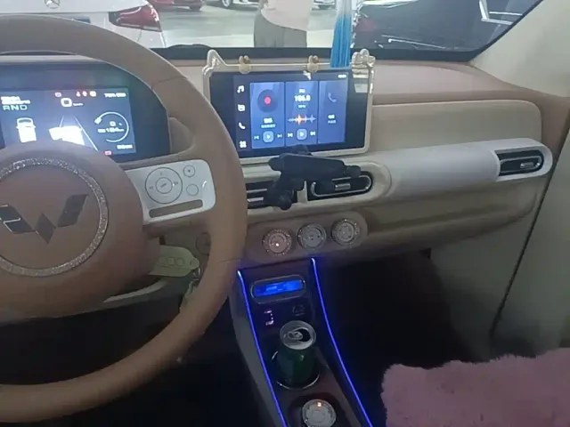 Wuling Hongguang Mini EV — Фото автомобиля 12