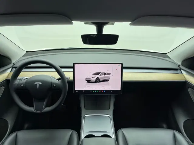 Tesla Model Y — Фото автомобиля 13