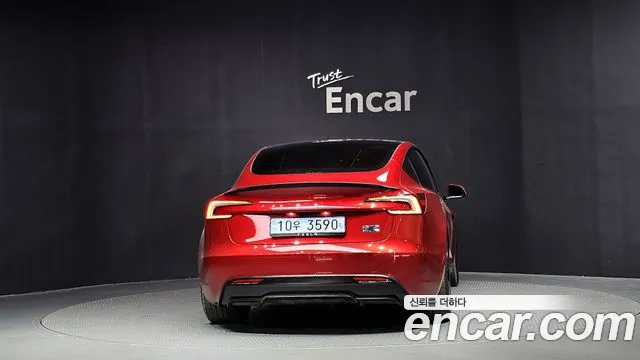 Tesla Model 3 — Фото автомобиля 4