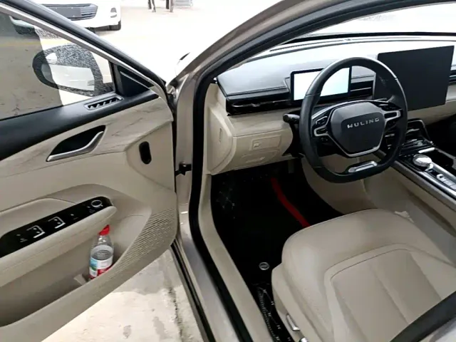 Wuling Starlight — Фото автомобиля 15