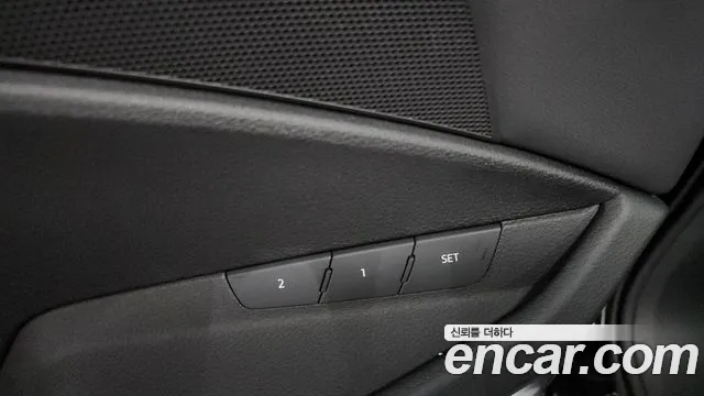 Audi e-tron — Фото автомобиля 21
