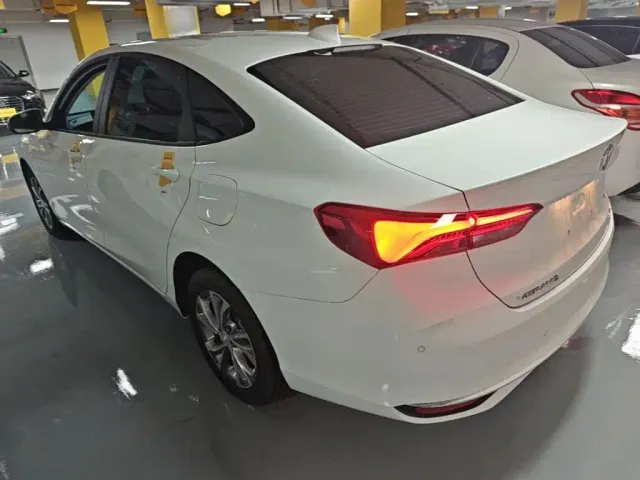 Buick Verano — Фото автомобиля 4
