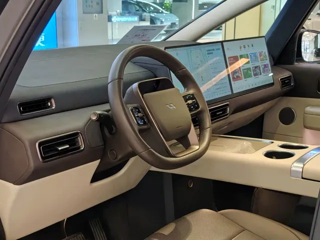 Li Auto MEGA — Фото автомобиля 9