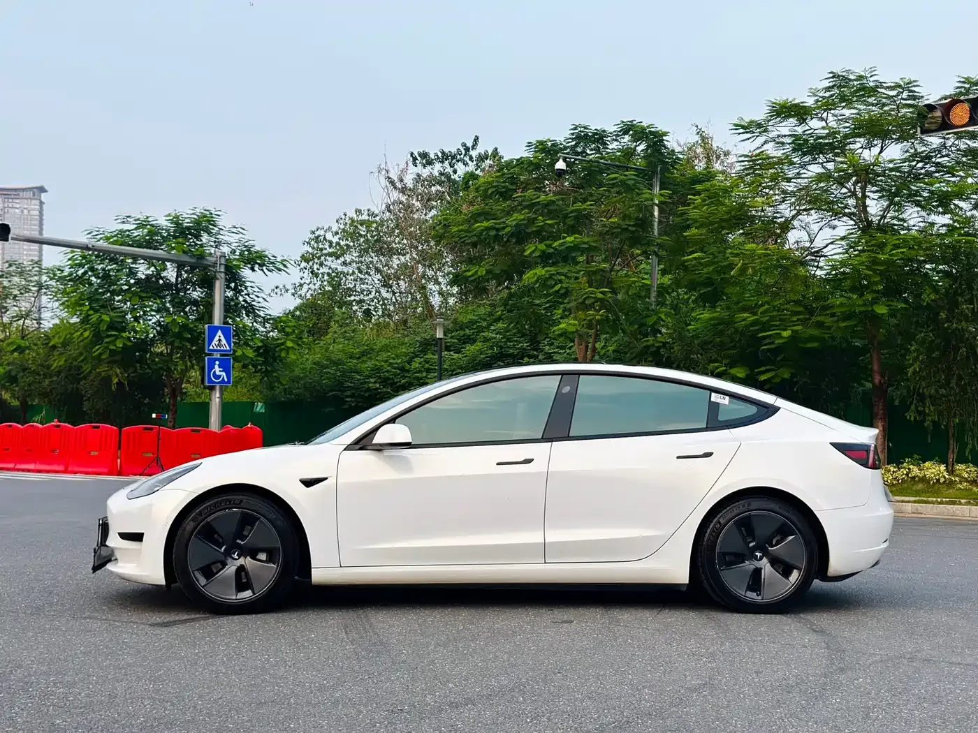 Tesla Model 3 2021 Facelift Standard Range RWD Upgrade 3D1 — Фото автомобиля 3