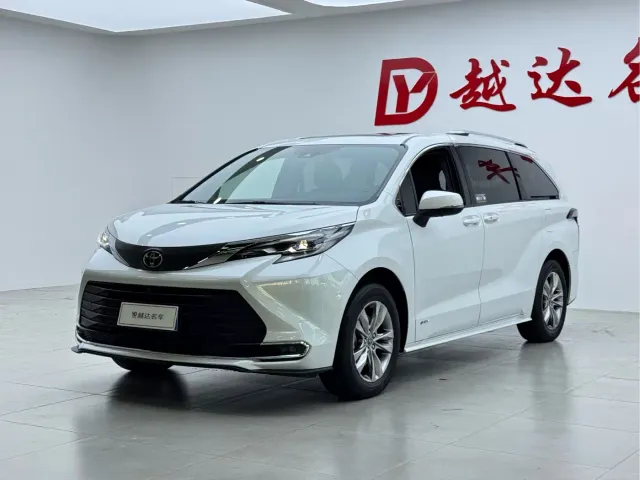 Toyota Sienna — Фото автомобиля 4