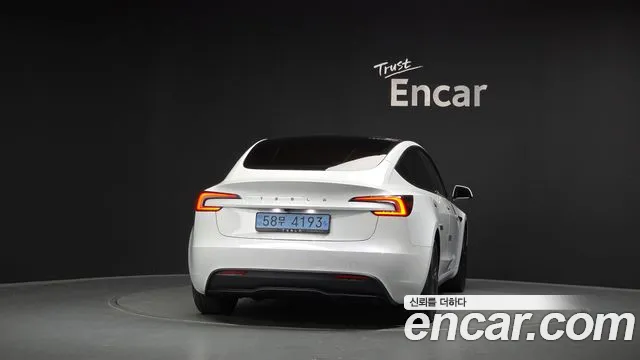 Tesla Model 3 — Фото автомобиля 4