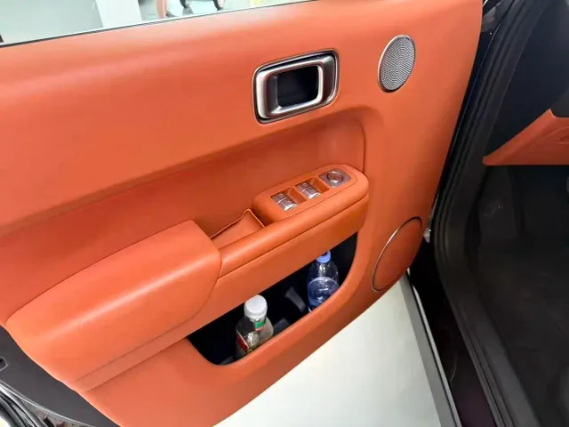 Li Auto L8 — Фото автомобиля 7
