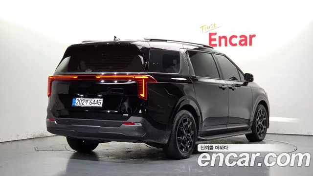 Kia Carnival — Фото автомобиля 2