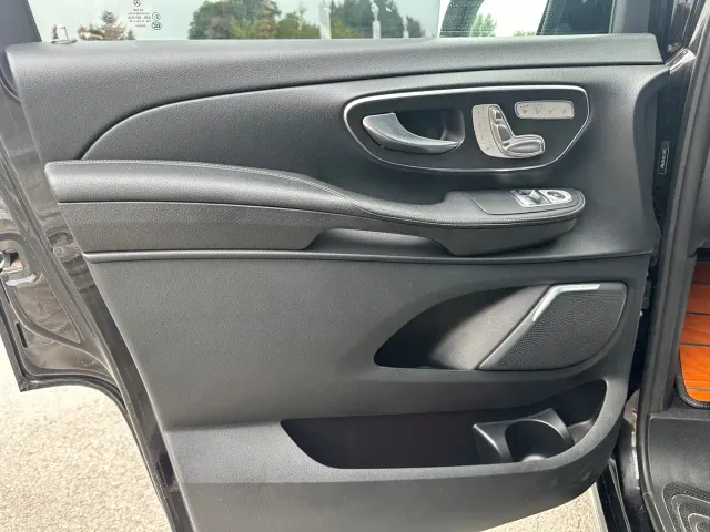 Mercedes-Benz V-Class — Фото автомобиля 14