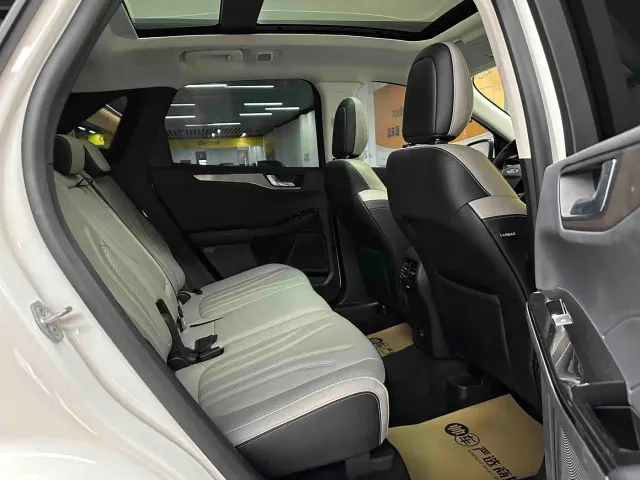 Ford Escape — Фото автомобиля 11