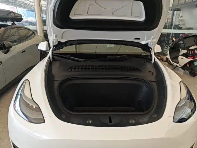 Tesla Model Y — Фото автомобиля 19